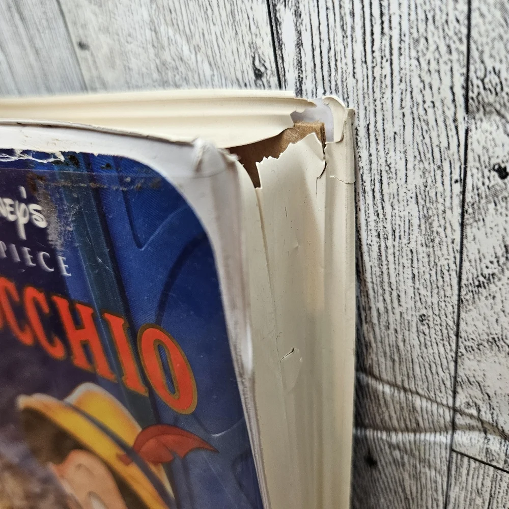 Disney Pinocchio Clamshell VHS Movie 1993 Walt Disney's Masterpiece Restored